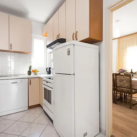 Apartment Rose Brodarica