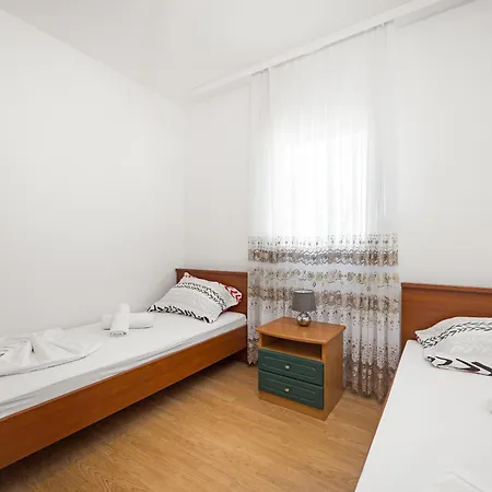 Apartment Rose Brodarica *