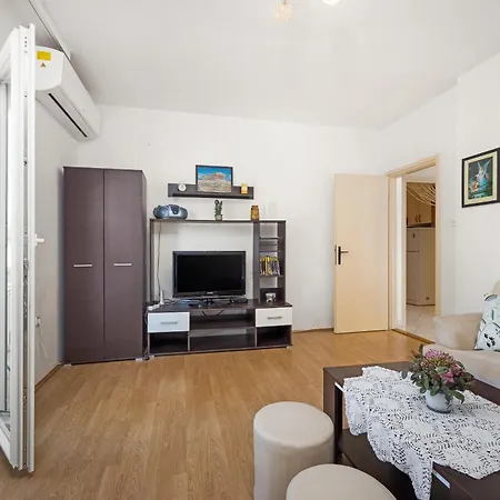 Apartment Rose Brodarica *