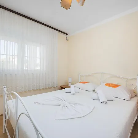 Rose Brodarica Apartment *