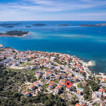 Rose Brodarica * Brodarica (Sibenik-Knin)